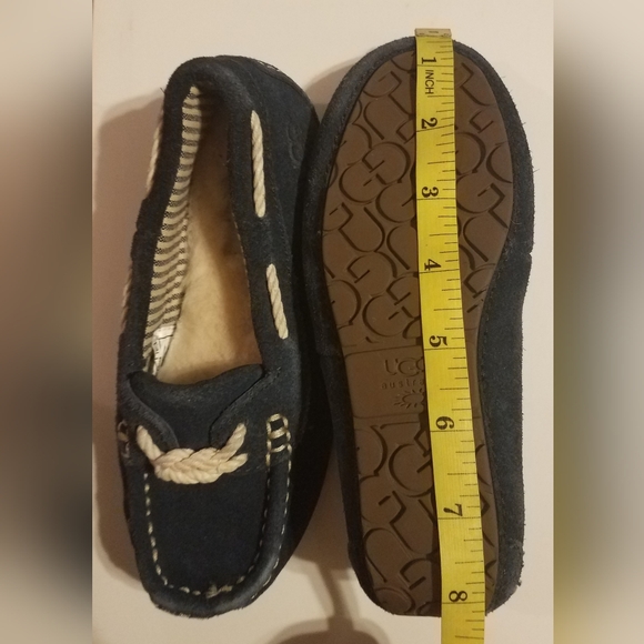 GUC UGG Australia Toddler Slippers - Picture 9 of 10